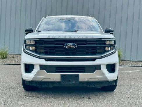 Used 2025 Ford Expedition Max Platinum AWD/4WD image 3