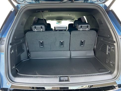Certified 2025 Chevrolet Traverse High Country FWD image 19