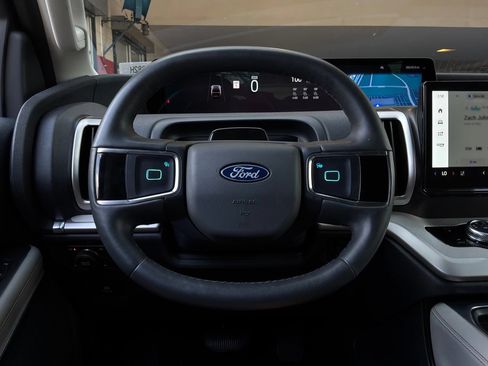 Used 2025 Ford Expedition Active AWD/4WD image 46