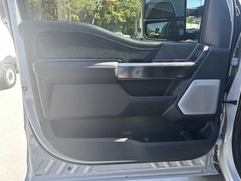 Used 2025 Ford F350 Platinum image 9