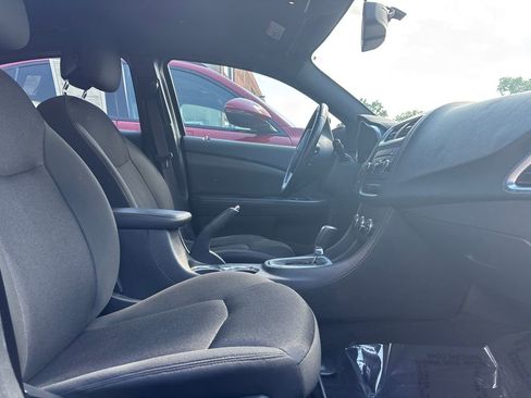 Used 2013 Dodge Avenger SXT FWD image 12