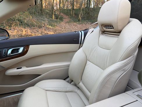 Used 2014 Mercedes-Benz SL 550 w/ Driver Assistance Package image 27