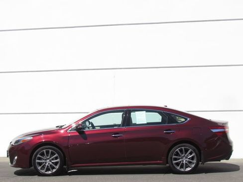 Used 2015 Toyota Avalon XLE Touring FWD image 4