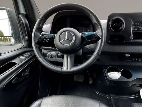 Used 2025 Mercedes-Benz Sprinter 2500 image 9