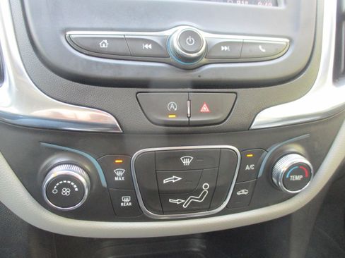 Used 2023 Chevrolet Equinox LT FWD image 13