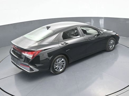 Used 2024 Hyundai Elantra SEL image 52