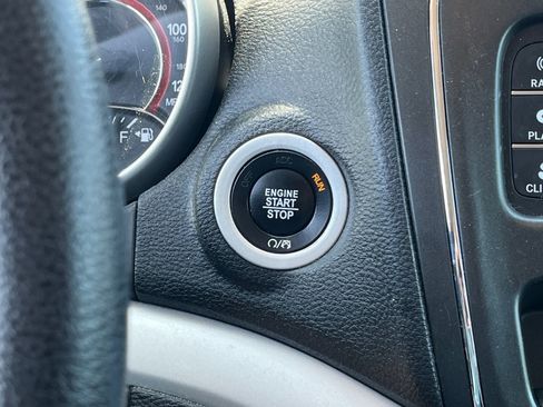 Used 2017 Dodge Journey SXT w/ Comfort/Convenience Group FWD image 23