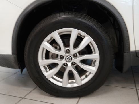 Used 2017 Nissan Rogue SV w/ SV Premium Package AWD/4WD image 13