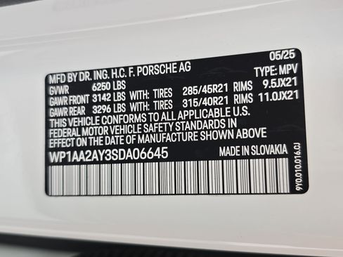 Used 2025 Porsche Cayenne AWD/4WD image 35