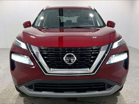 Used 2021 Nissan Rogue SV image 2