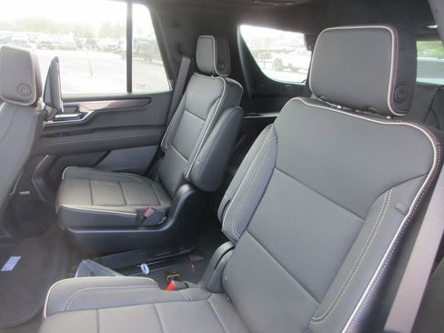 New 2026 GMC Yukon Elevation image 12