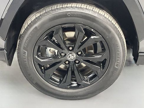 Used 2024 Toyota RAV4 SE w/ Convenience Package image 32