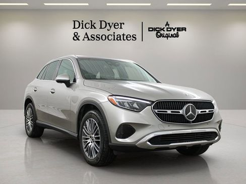 Used 2024 Mercedes-Benz GLC 300 4MATIC image 2