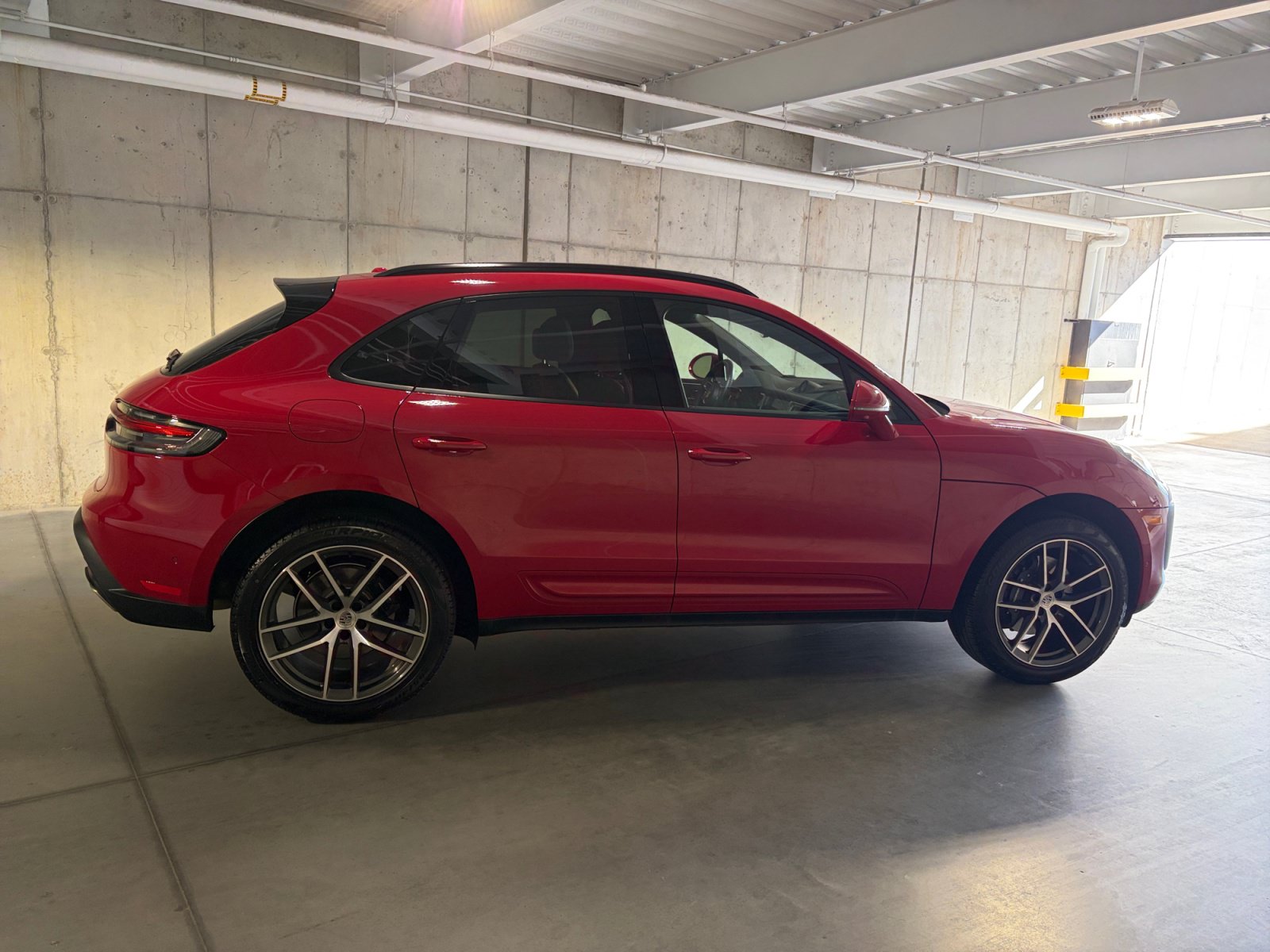 Certified 2026 Porsche Macan AWD/4WD image 8