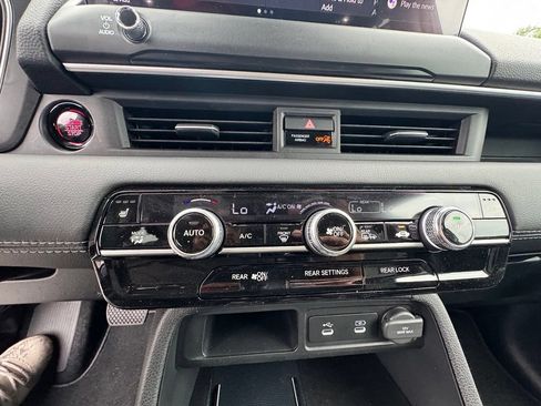 New 2026 Honda Pilot Touring image 12
