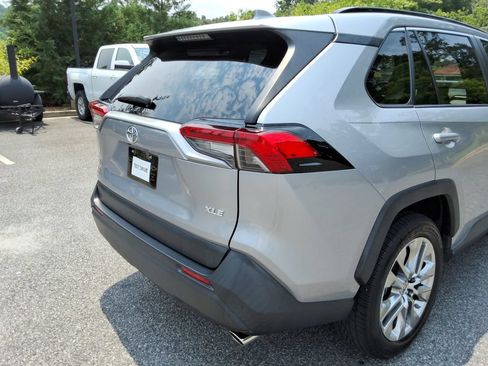Used 2019 Toyota RAV4 XLE Premium FWD image 14