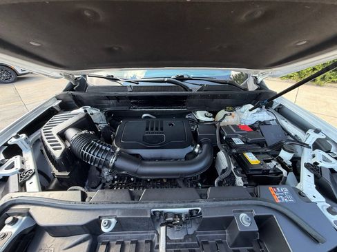Used 2023 GMC Acadia SLT FWD image 36