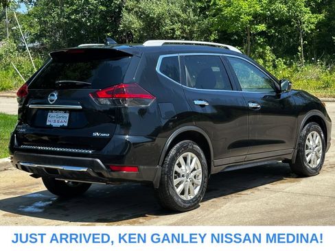 Used 2018 Nissan Rogue SV AWD/4WD image 3