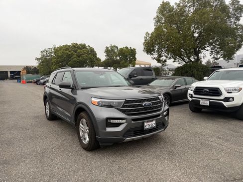 Used 2021 Ford Explorer XLT w/ Equipment Group 202A RWD image 2