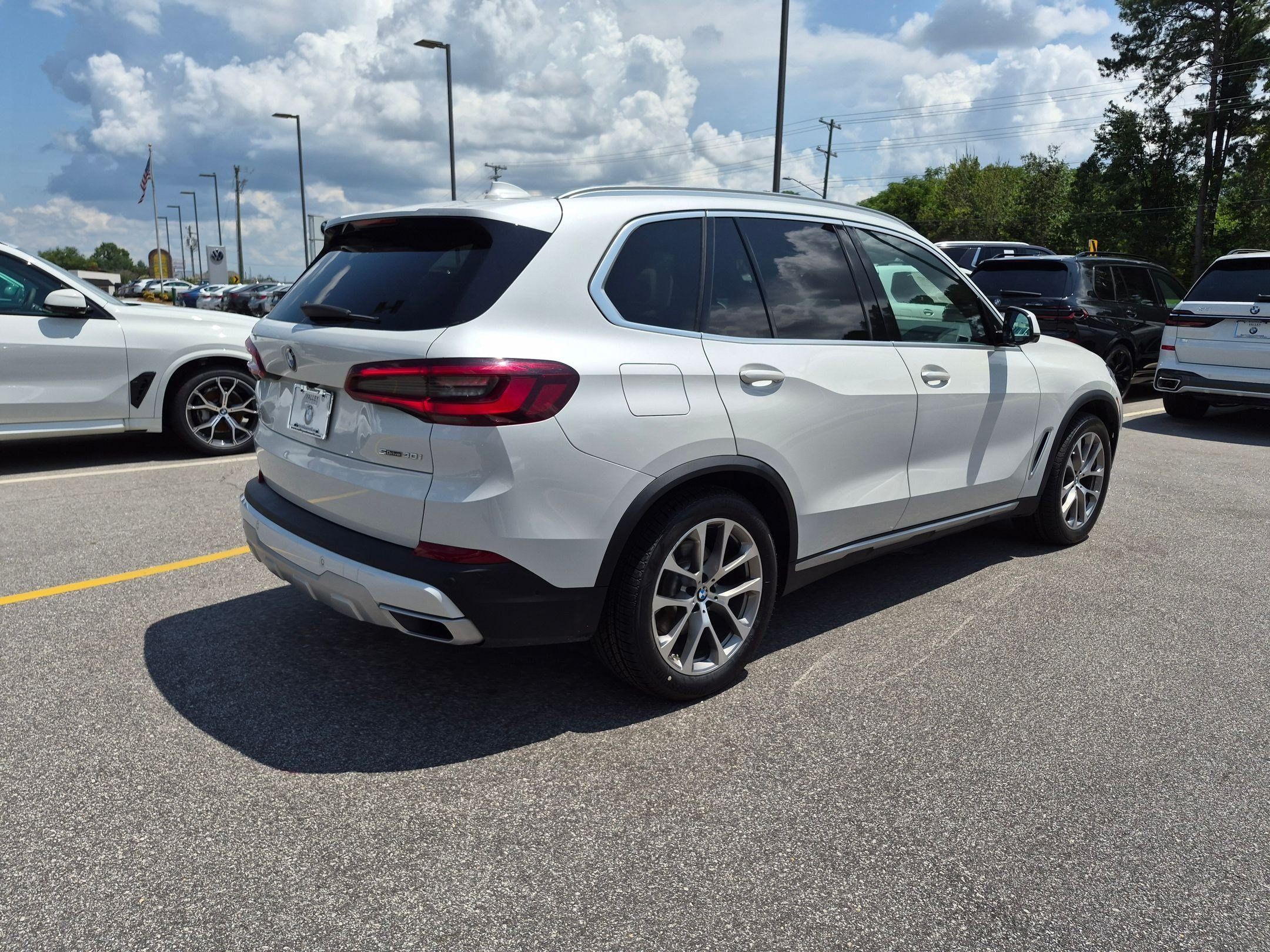 Used 2020 BMW X5 sDrive40i w/ Premium Package RWD image 3