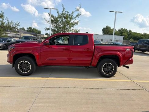 Used 2024 Toyota Tacoma TRD Sport w/ TRD Sport Upgrade Package AWD/4WD image 4