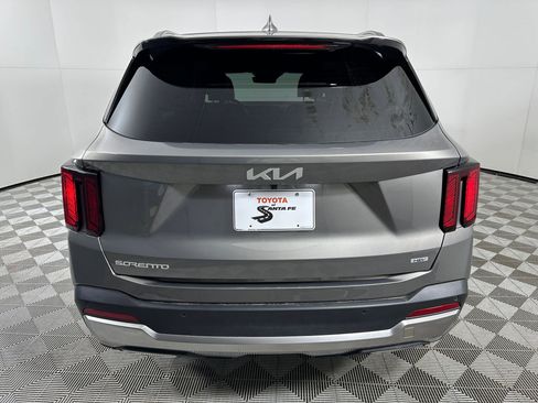 Used 2025 Kia Sorento EX image 9