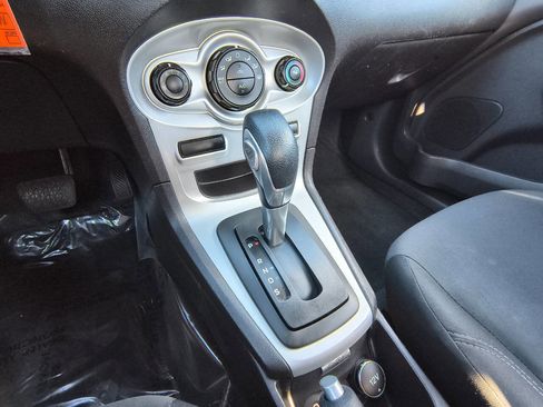 Used 2015 Ford Fiesta SE image 17
