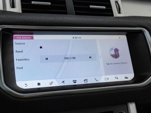 Used 2017 Land Rover Range Rover Evoque SE Premium image 26