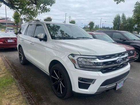 Used 2024 Ford Expedition Limited AWD/4WD image 3