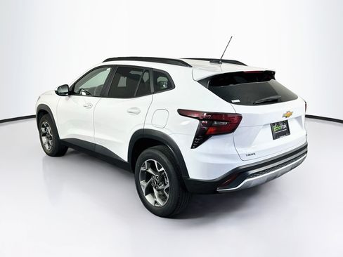 Used 2025 Chevrolet Trax LT FWD image 5
