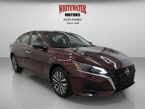 Used 2025 Nissan Altima 2.5 SV AWD/4WD image 5