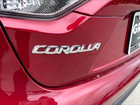Used 2025 Toyota Corolla LE image 30