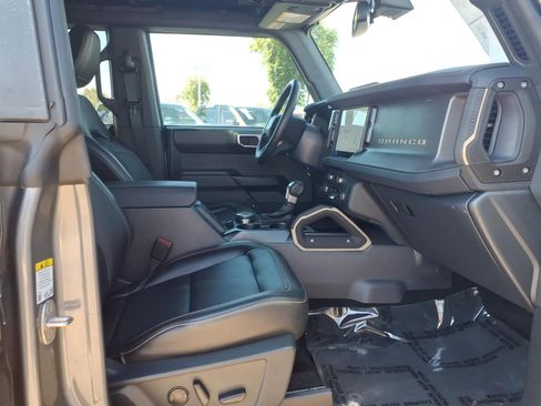 Certified 2025 Ford Bronco Badlands AWD/4WD image 11