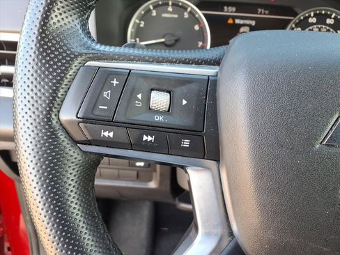 Used 2024 Mitsubishi Outlander SE image 26