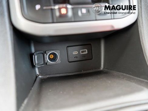 Used 2023 GMC Acadia SLE image 29