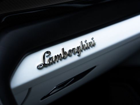 Used 2022 Lamborghini Urus image 45