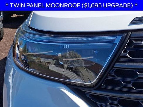 Certified 2022 Ford Explorer XLT w/ Equipment Group 202A AWD/4WD image 9
