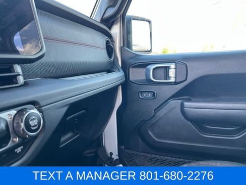 Used 2024 Jeep Wrangler Unlimited Rubicon AWD/4WD image 31