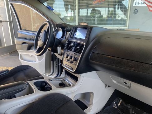 Used 2014 Dodge Grand Caravan SXT FWD image 31