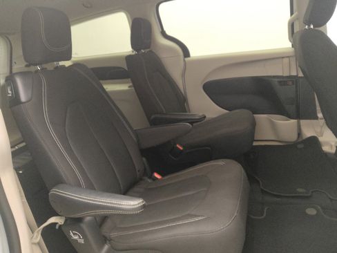 Used 2023 Chrysler Voyager LX FWD image 19