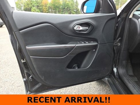 Used 2015 Jeep Cherokee Trailhawk w/ Cold Weather Group image 34