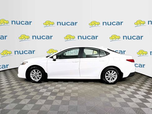 Used 2025 Toyota Camry LE AWD/4WD image 4