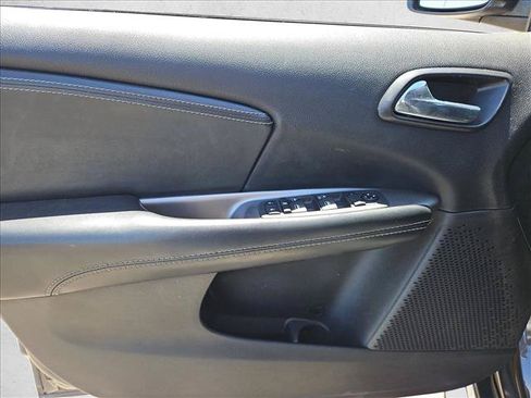Used 2019 Dodge Journey Crossroad w/ Driver Convenience Group FWD image 10
