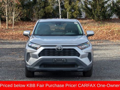 Used 2022 Toyota RAV4 LE image 2