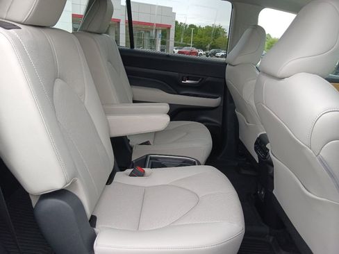 Used 2024 Toyota Grand Highlander AWD image 33