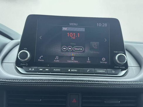 Used 2024 Nissan Rogue S FWD image 17
