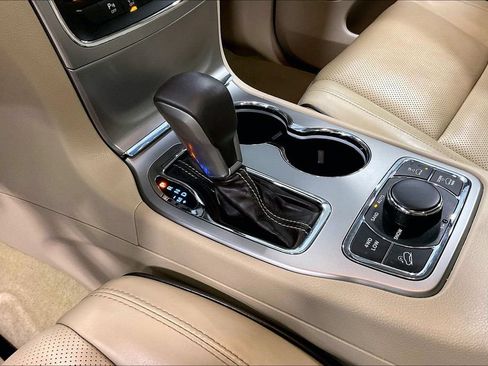 Used 2018 Jeep Grand Cherokee Overland AWD/4WD image 18