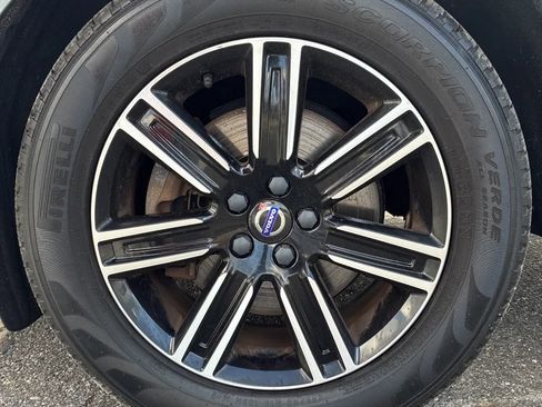 Used 2016 Volvo XC60 T6 w/ Proximity Package AWD/4WD image 9