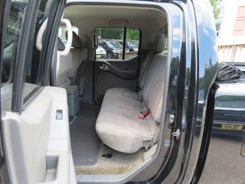 Used 2011 Nissan Frontier SV w/ SV Premium Utility Pkg AWD/4WD image 11