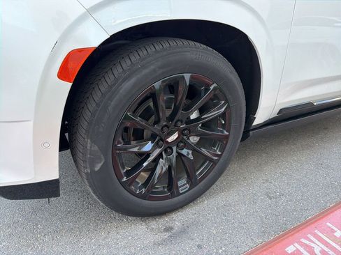 Used 2023 Cadillac Escalade Sport w/ LPO, ONYX Package image 4